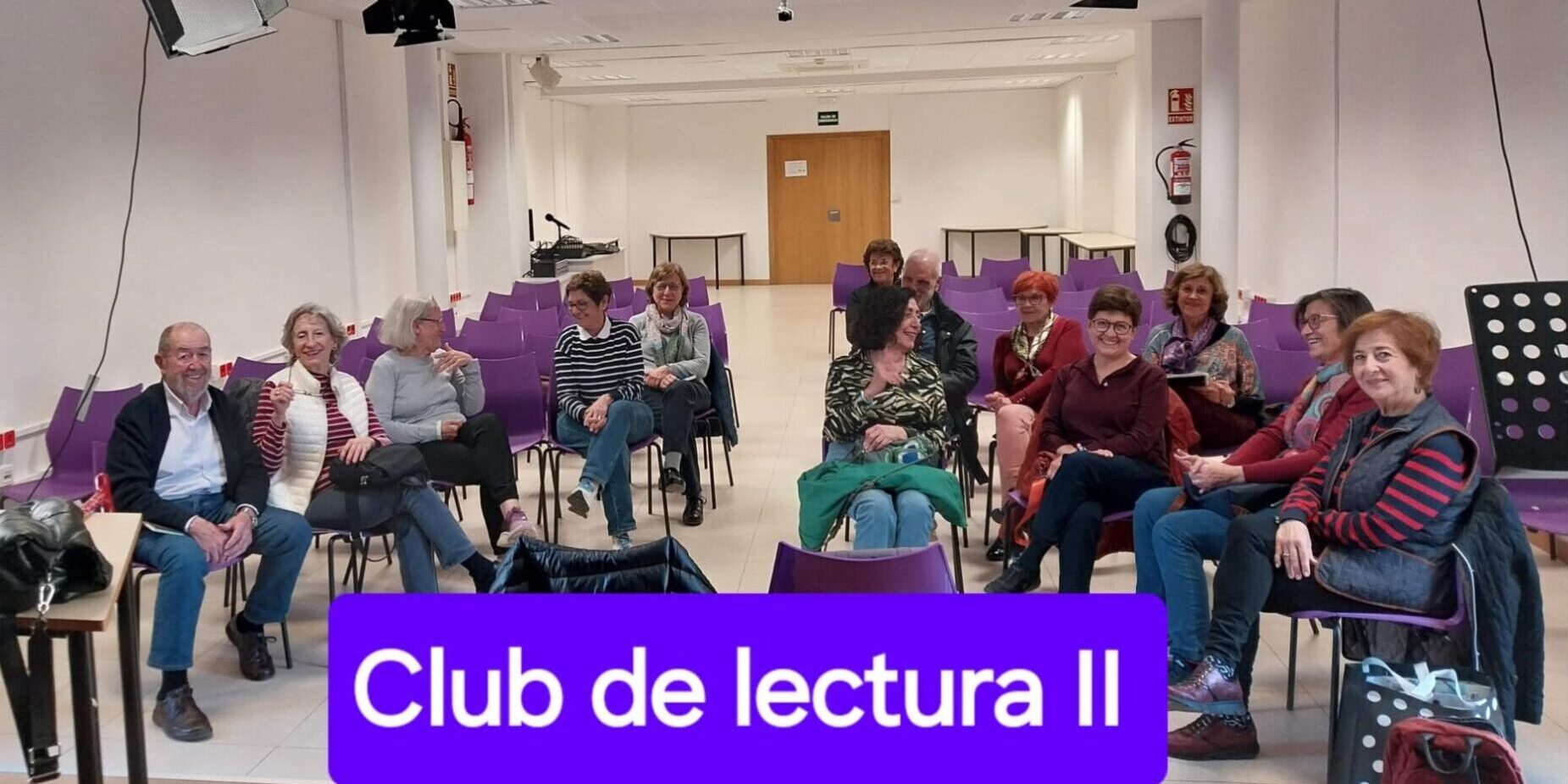 Club de lectura II Este club nació para dar respuesta a la lista de espera del Club de Gloria Benito. Pretendemos: motivarnos, conocer, compartir y disfrutar. Lo estamos consiguiendo. Santi Blázquez