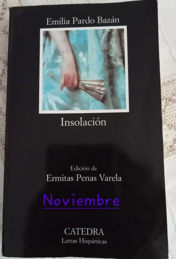 Portada de libro con caratula en negro y fotografía central