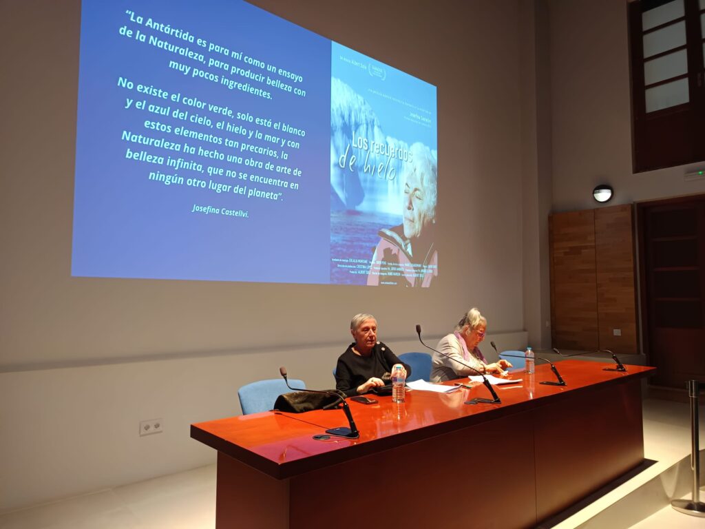 Ponentes con proyección de fondo