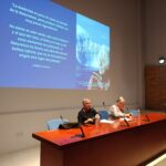 Ponentes con proyección de fondo