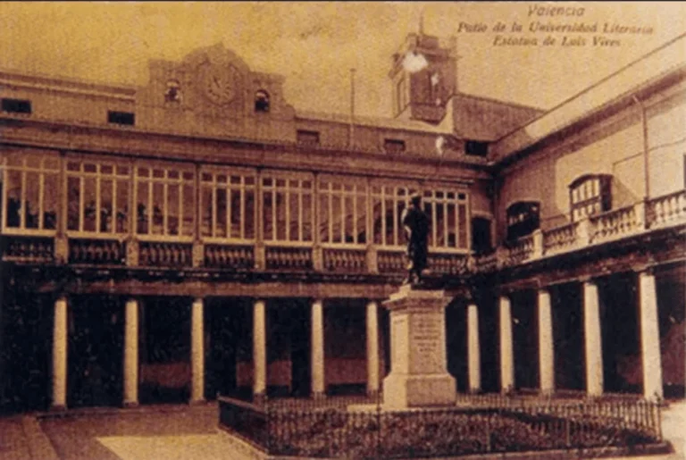Fotografía del edificio de La Nau e color sepia